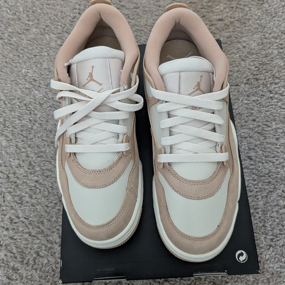 Nike - Picture 1 of 4